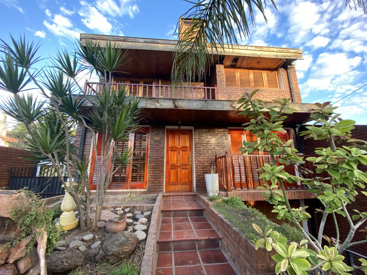 Casa 7 ambientes en Ituzaingo Norte