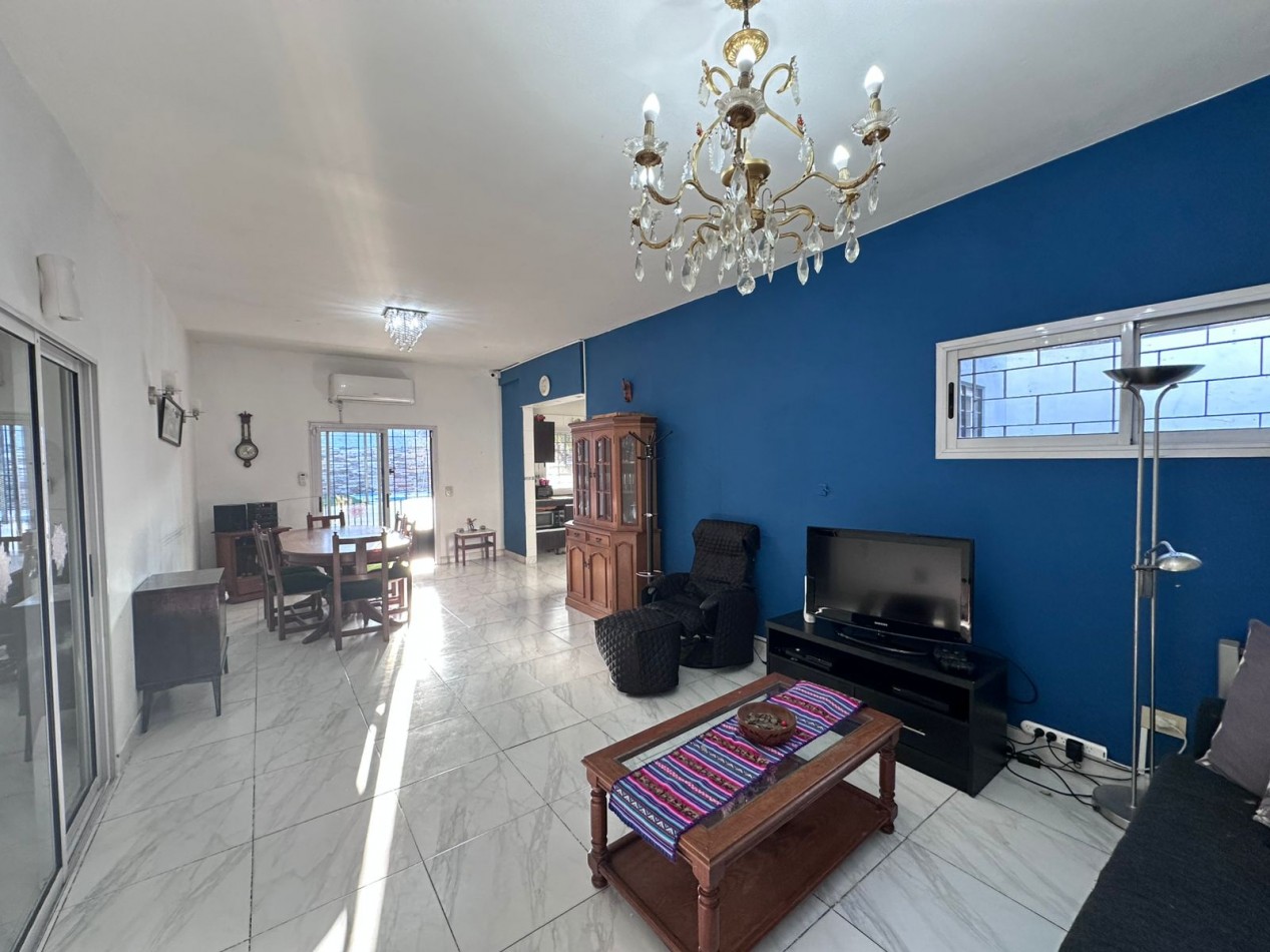 CASA 4 AMBIENTES CASTELAR NORTE