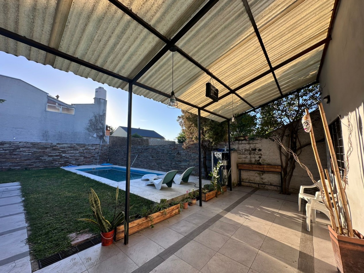 CASA 4 AMBIENTES CASTELAR NORTE