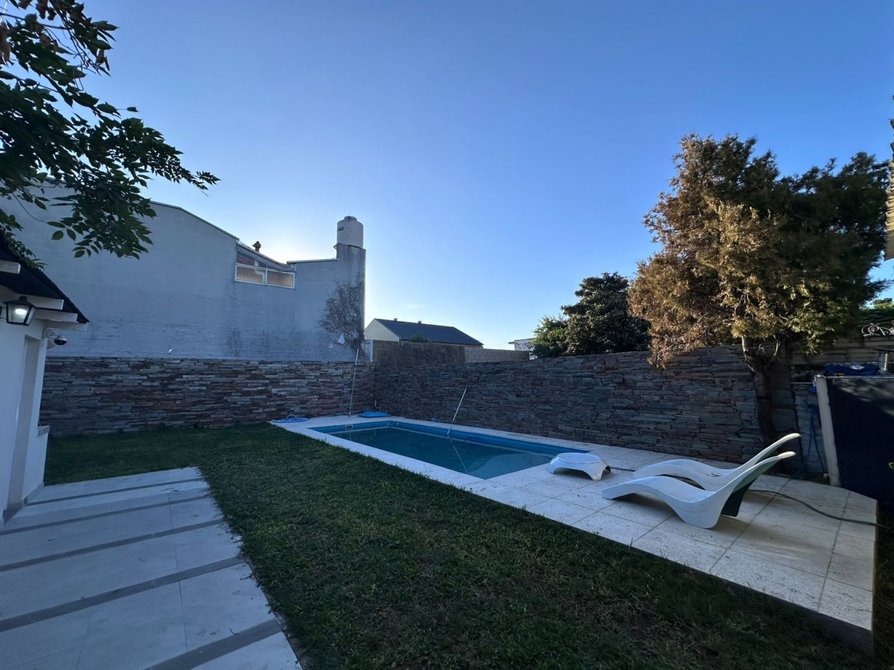 CASA 4 AMBIENTES CASTELAR NORTE