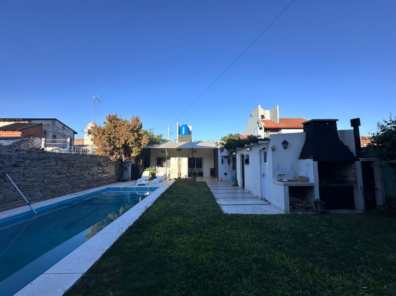 CASA 4 AMBIENTES CASTELAR NORTE