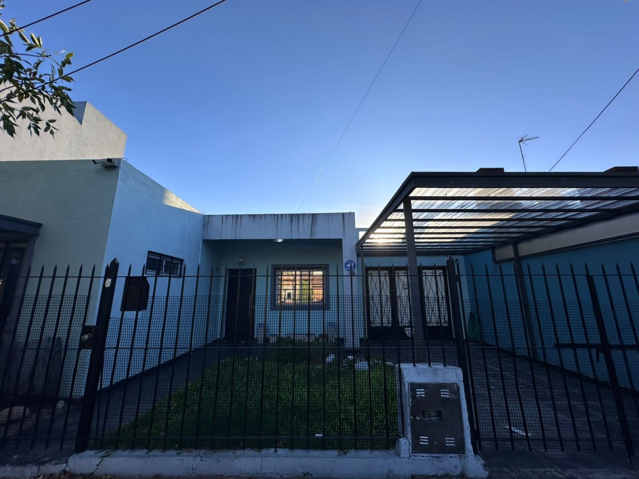 CASA 4 AMBIENTES CASTELAR NORTE