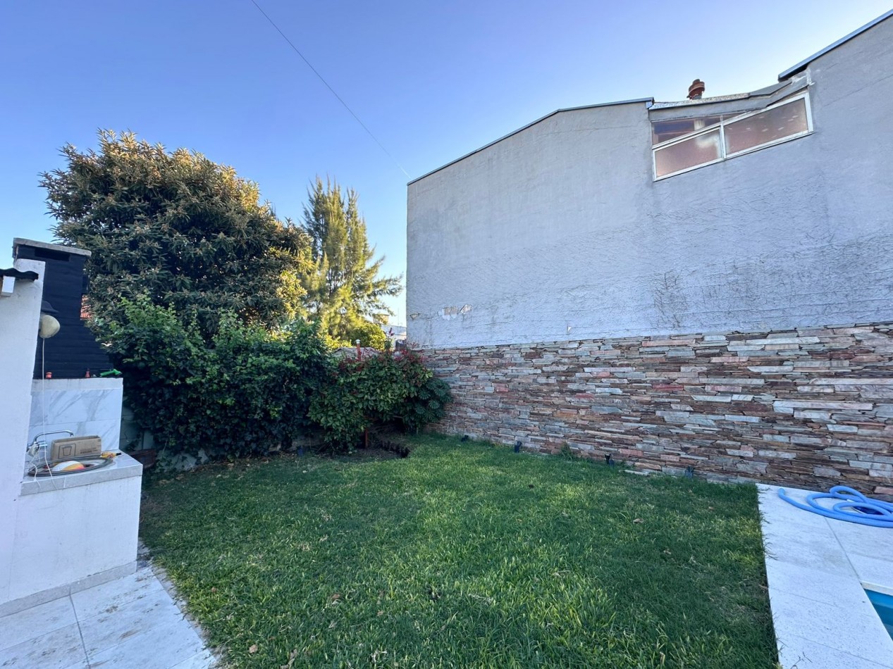 CASA 4 AMBIENTES CASTELAR NORTE