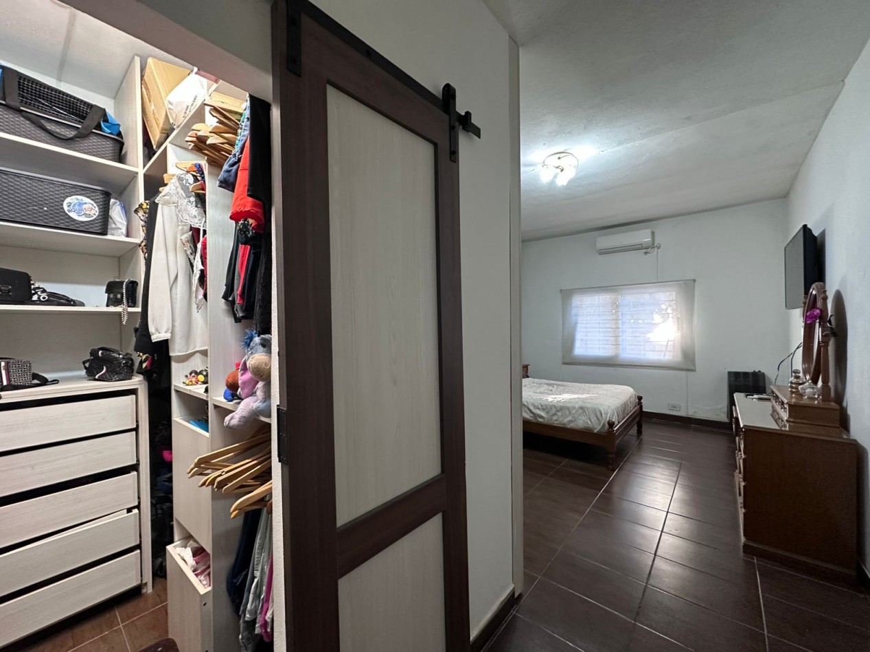 CASA 4 AMBIENTES CASTELAR NORTE