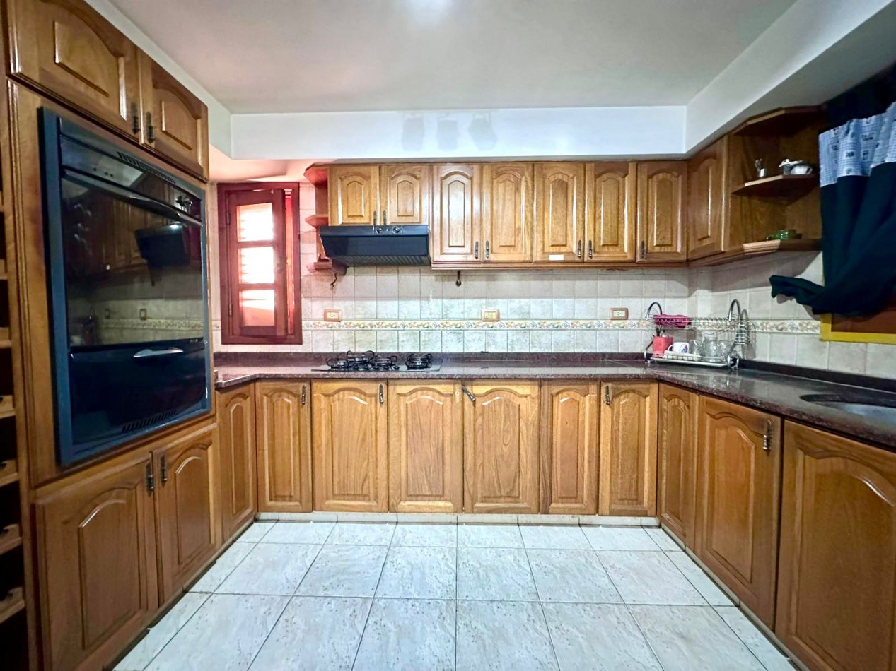 Casa 7 ambientes en Ituzaingo Norte