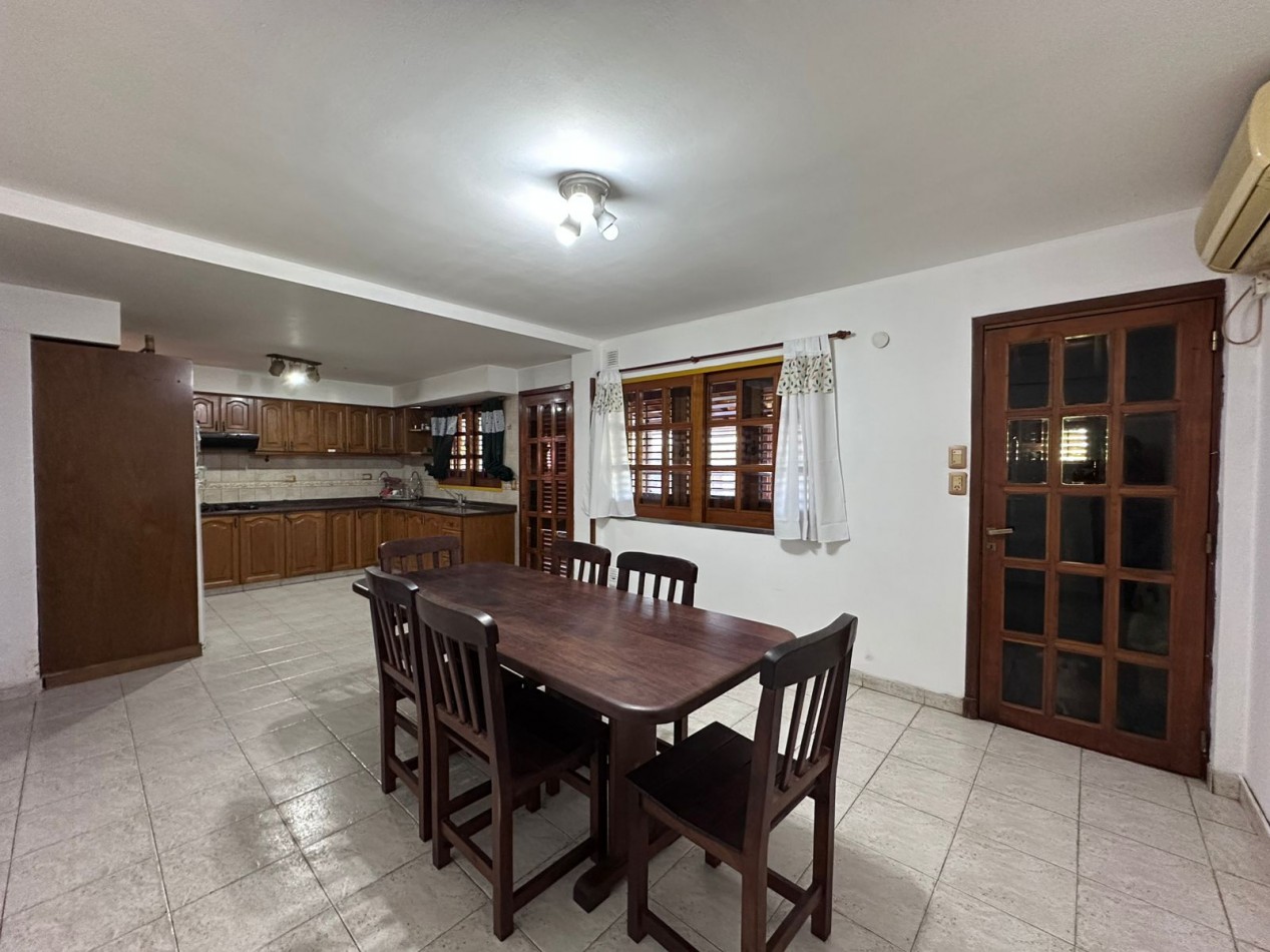 Casa 7 ambientes en Ituzaingo Norte