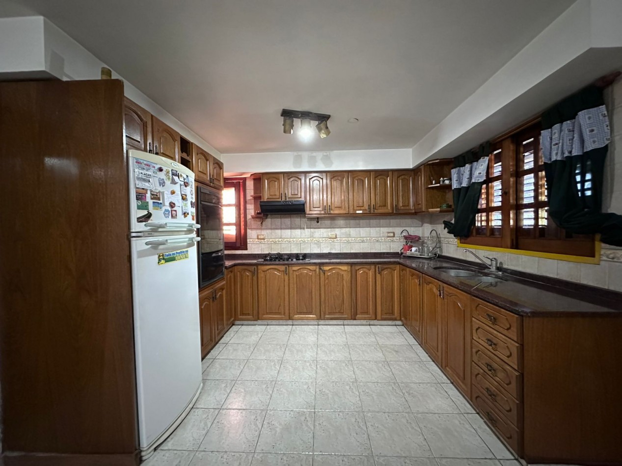 Casa 7 ambientes en Ituzaingo Norte
