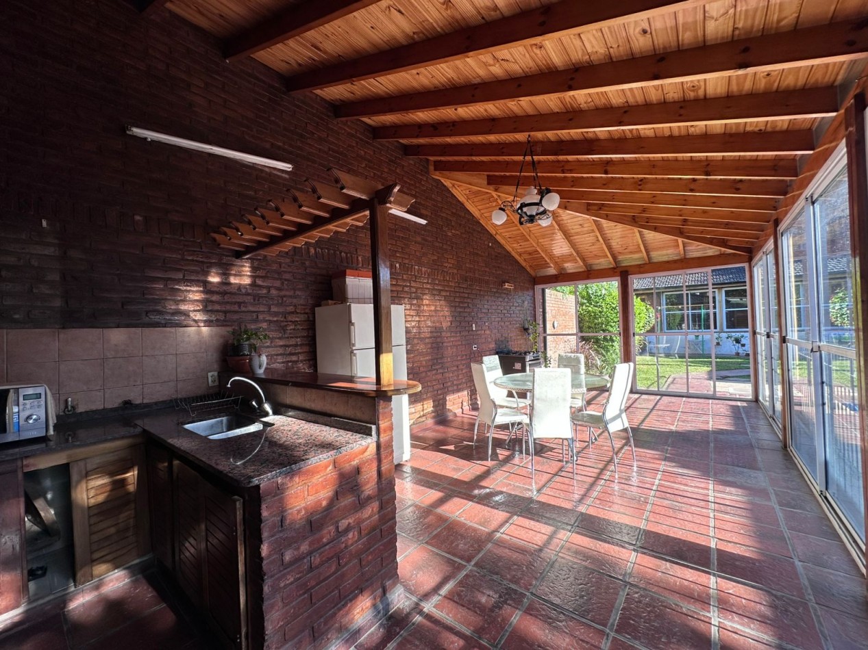 Casa 7 ambientes en Ituzaingo Norte