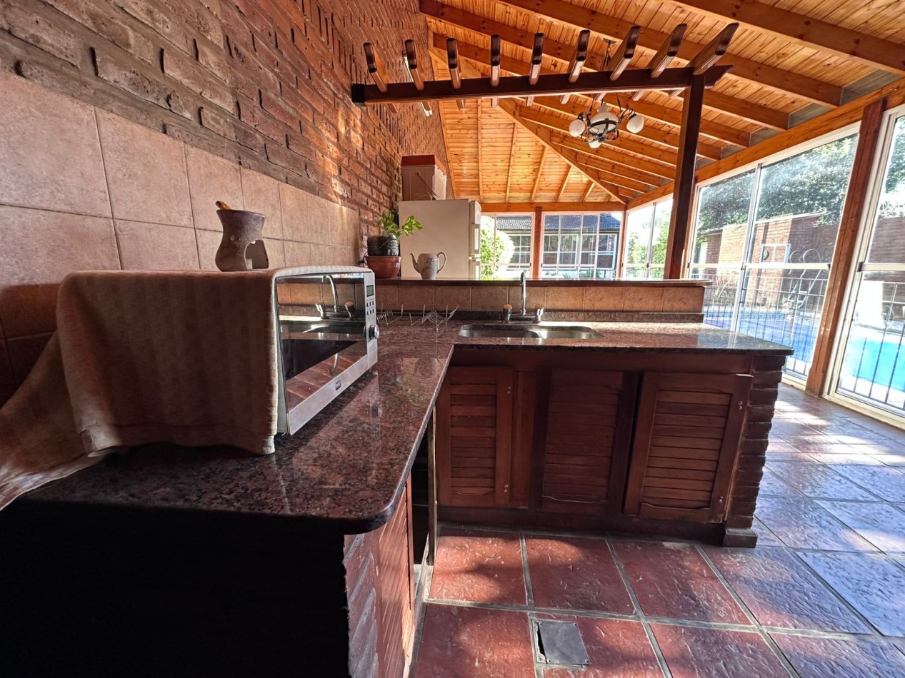 Casa 7 ambientes en Ituzaingo Norte