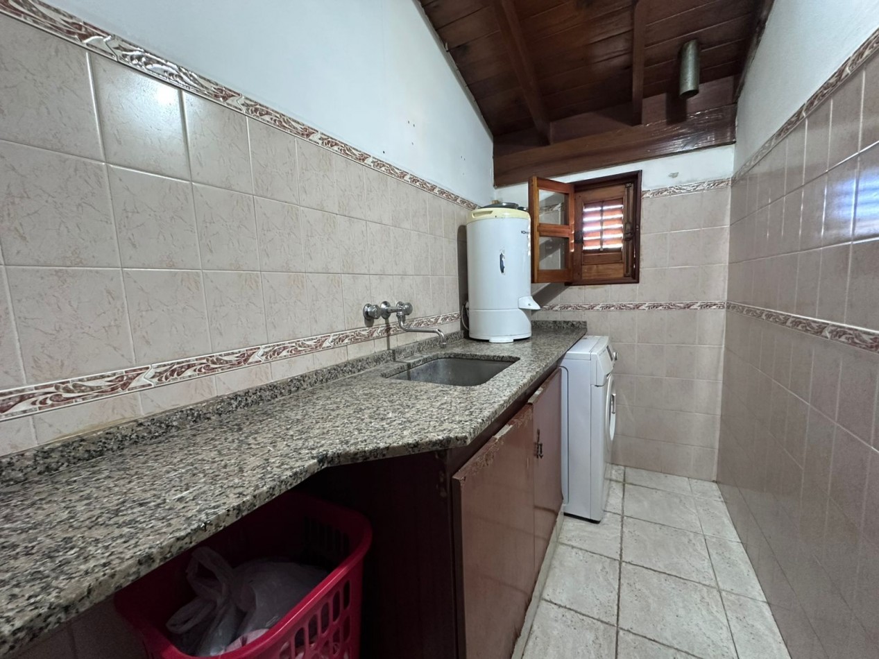 Casa 7 ambientes en Ituzaingo Norte