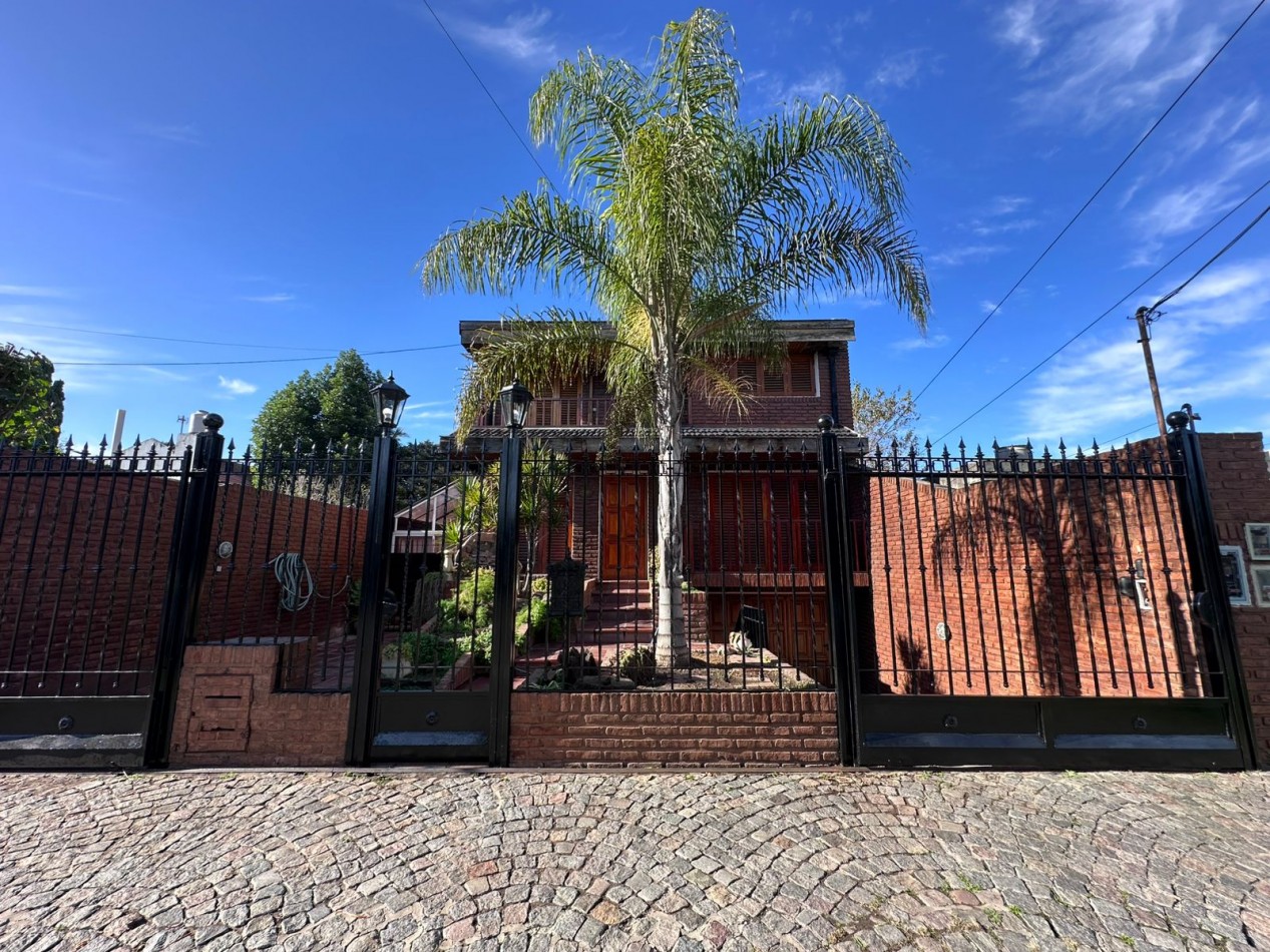 Casa 7 ambientes en Ituzaingo Norte
