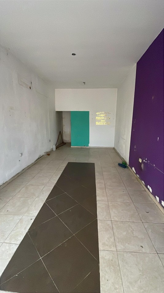 Local en venta sobre calle comercial