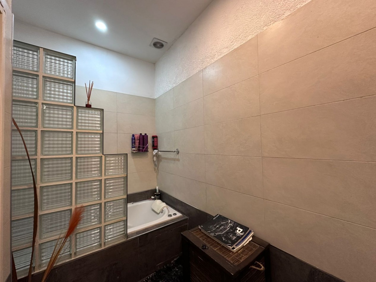 CASA 5 AMBIENTES CON PILETA | CASTELAR NORTE