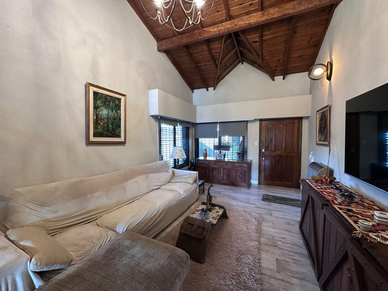 CASA 5 AMBIENTES CON PILETA | CASTELAR NORTE