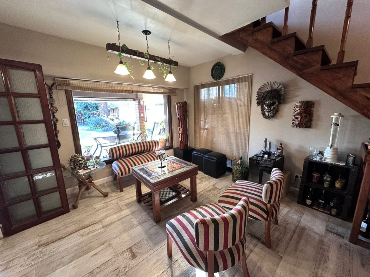 CASA 5 AMBIENTES CON PILETA | CASTELAR NORTE