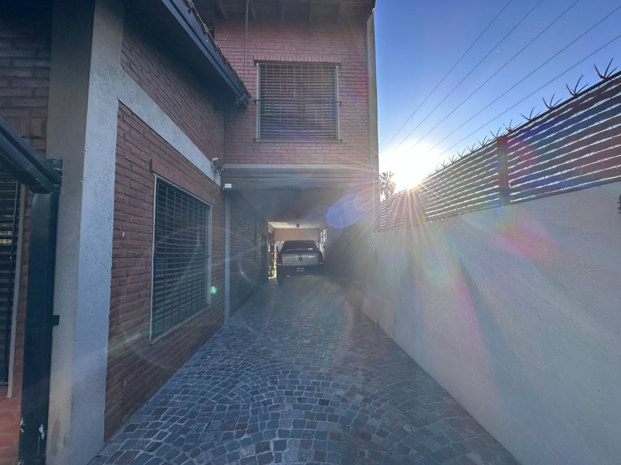 CASA 5 AMBIENTES CON PILETA | CASTELAR NORTE