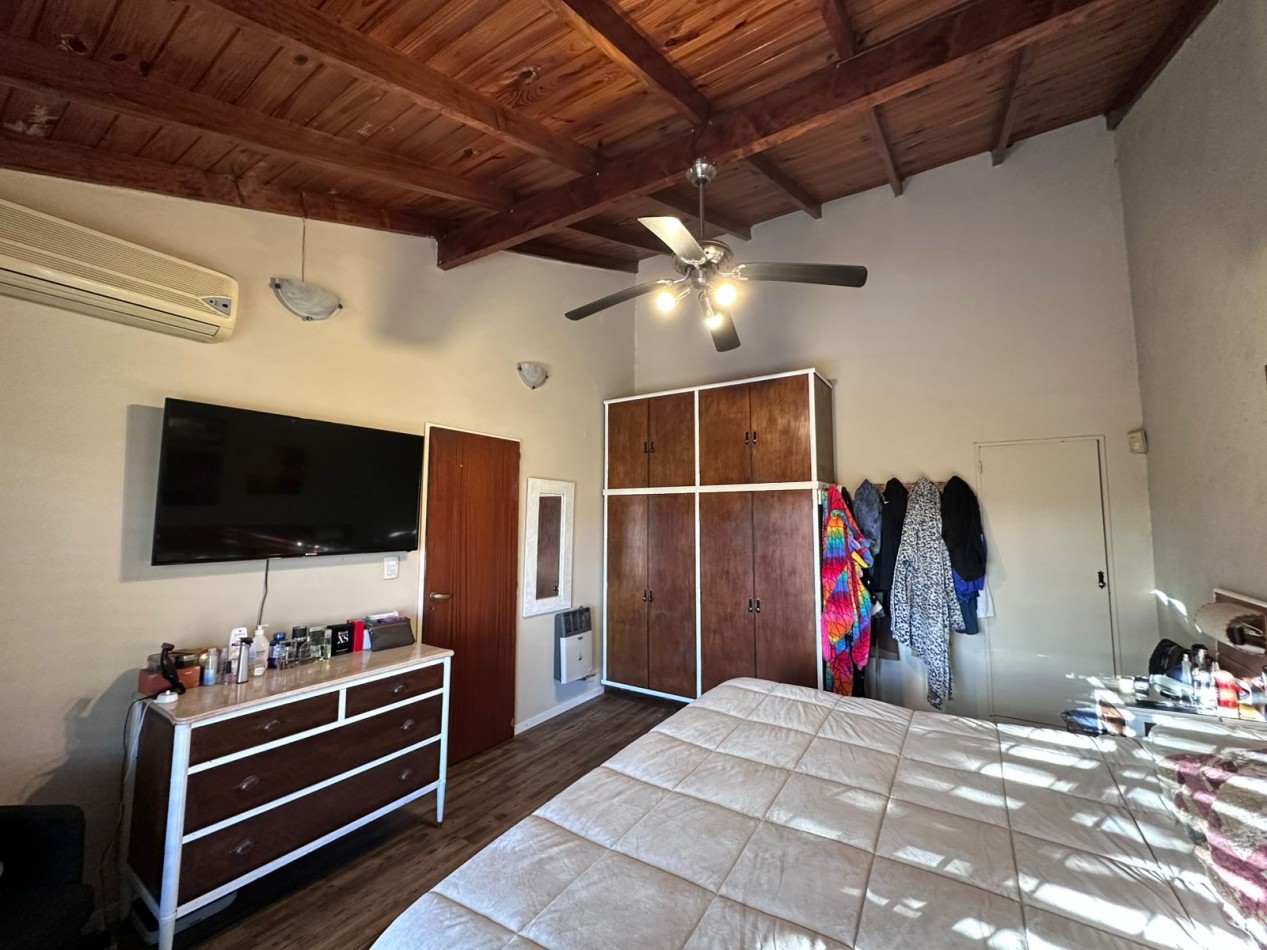 CASA 5 AMBIENTES CON PILETA | CASTELAR NORTE
