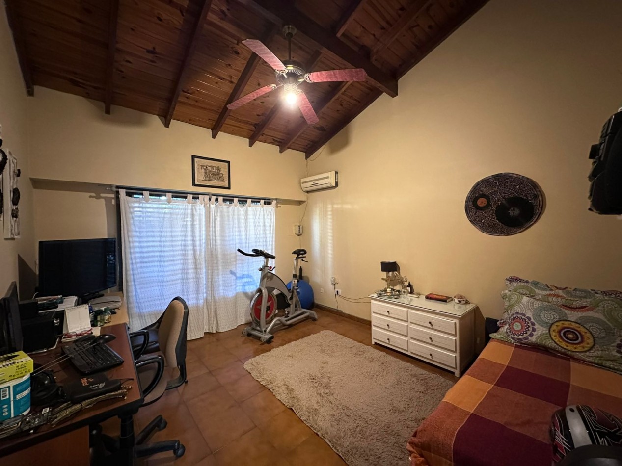 CASA 5 AMBIENTES CON PILETA | CASTELAR NORTE