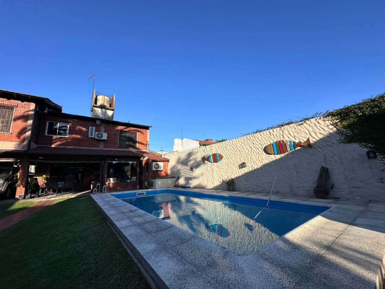 CASA 5 AMBIENTES CON PILETA | CASTELAR NORTE