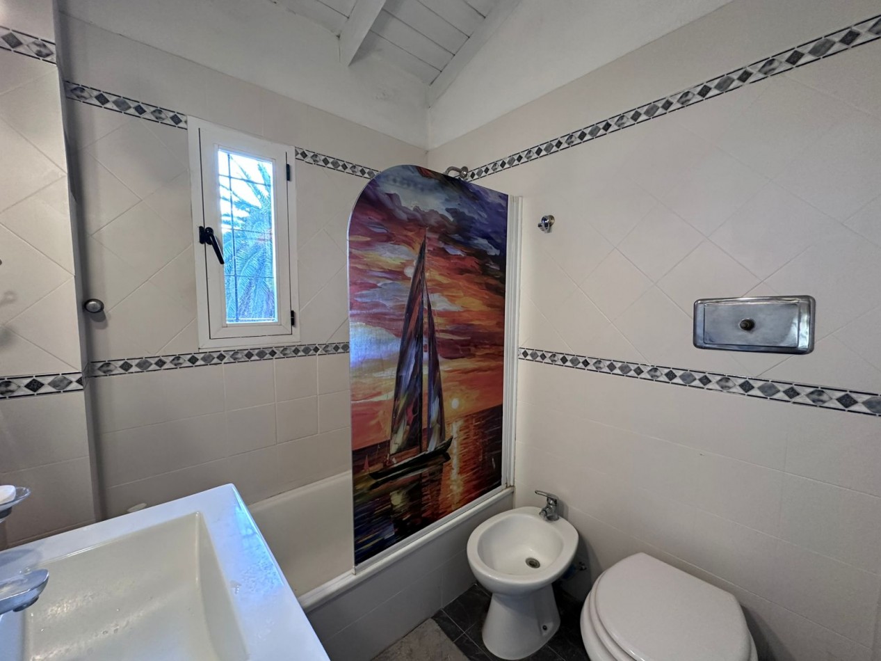 CASA 5 AMBIENTES CON PILETA | CASTELAR NORTE