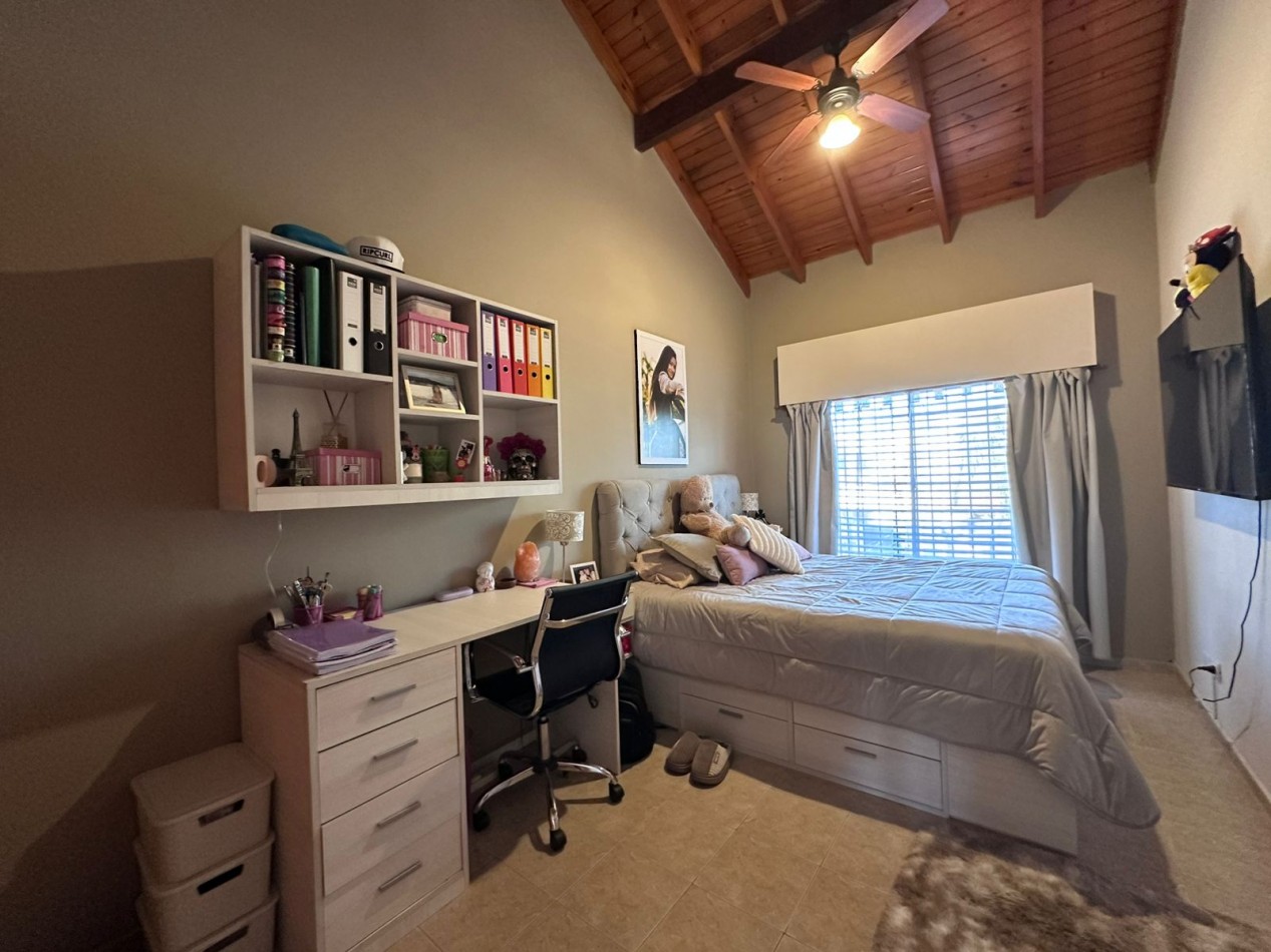 CASA 5 AMBIENTES CON PILETA | CASTELAR NORTE
