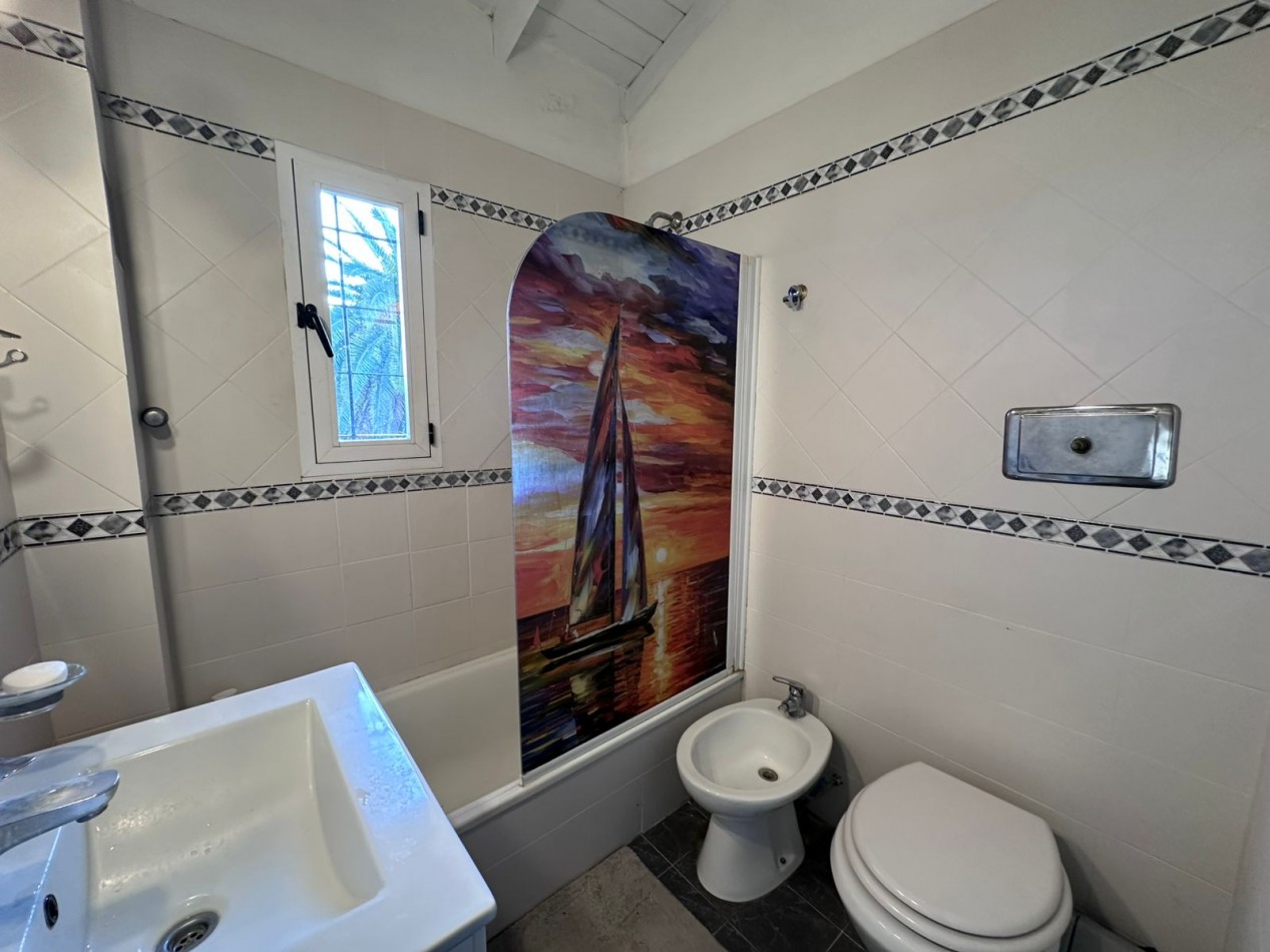 CASA 5 AMBIENTES CON PILETA | CASTELAR NORTE