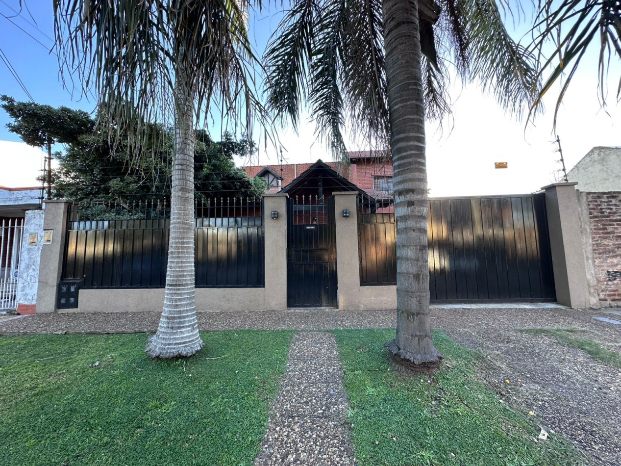 CASA 5 AMBIENTES CON PILETA | CASTELAR NORTE