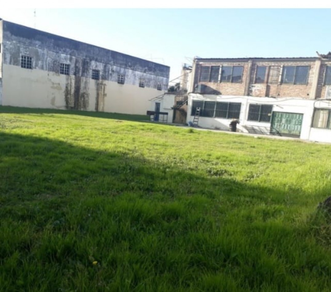 Lote 2000 m² Ideal para Institucion Educativa o Centro Multiespacio - A Metros de Av. Blas Parera