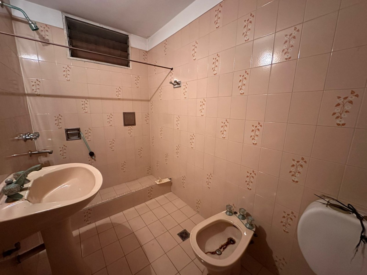 Oportunidad unica en Castelar Norte - Ideal vivienda con local comercial o inversion