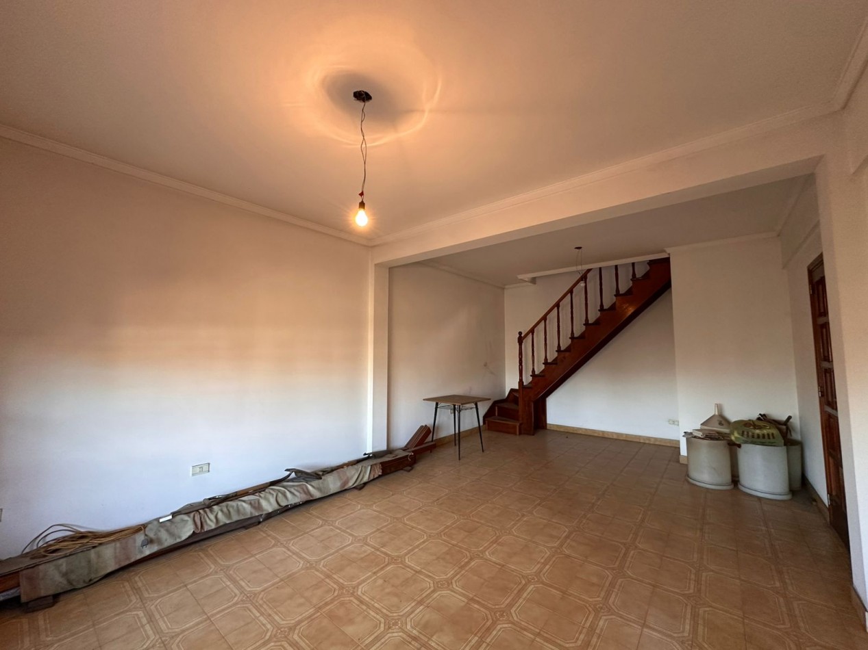 Oportunidad unica en Castelar Norte - Ideal vivienda con local comercial o inversion