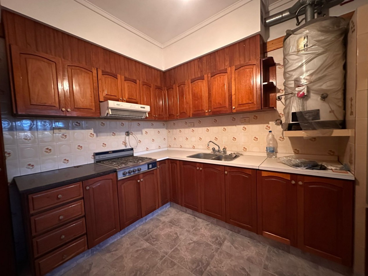 Oportunidad unica en Castelar Norte - Ideal vivienda con local comercial o inversion