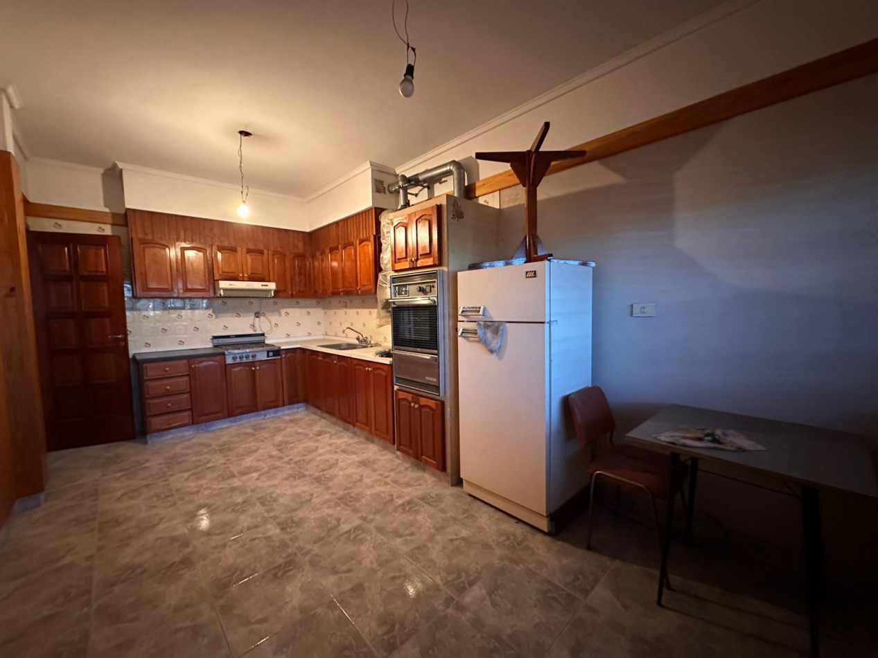 Oportunidad unica en Castelar Norte - Ideal vivienda con local comercial o inversion