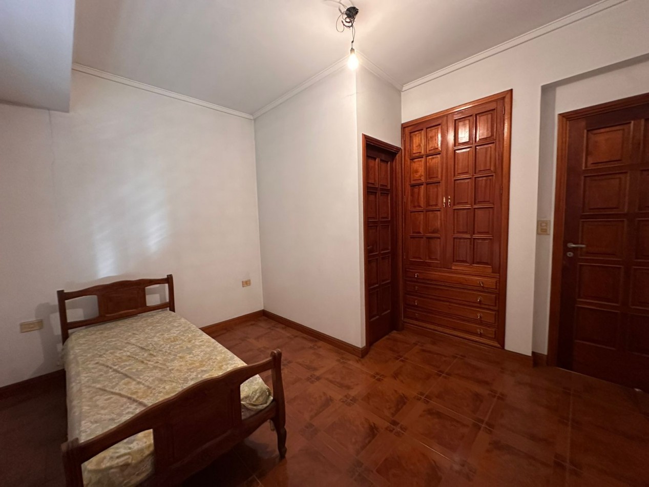Oportunidad unica en Castelar Norte - Ideal vivienda con local comercial o inversion
