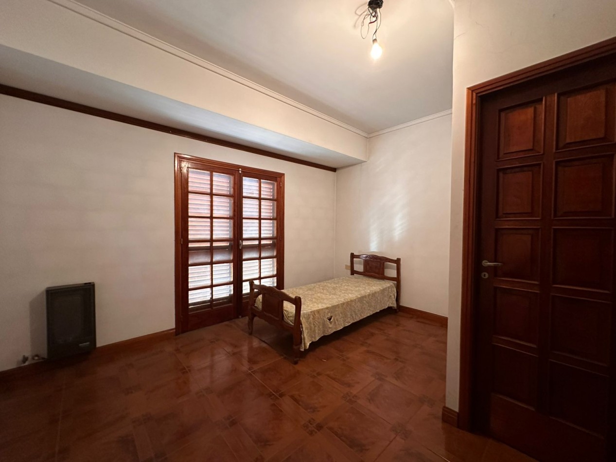 Oportunidad unica en Castelar Norte - Ideal vivienda con local comercial o inversion