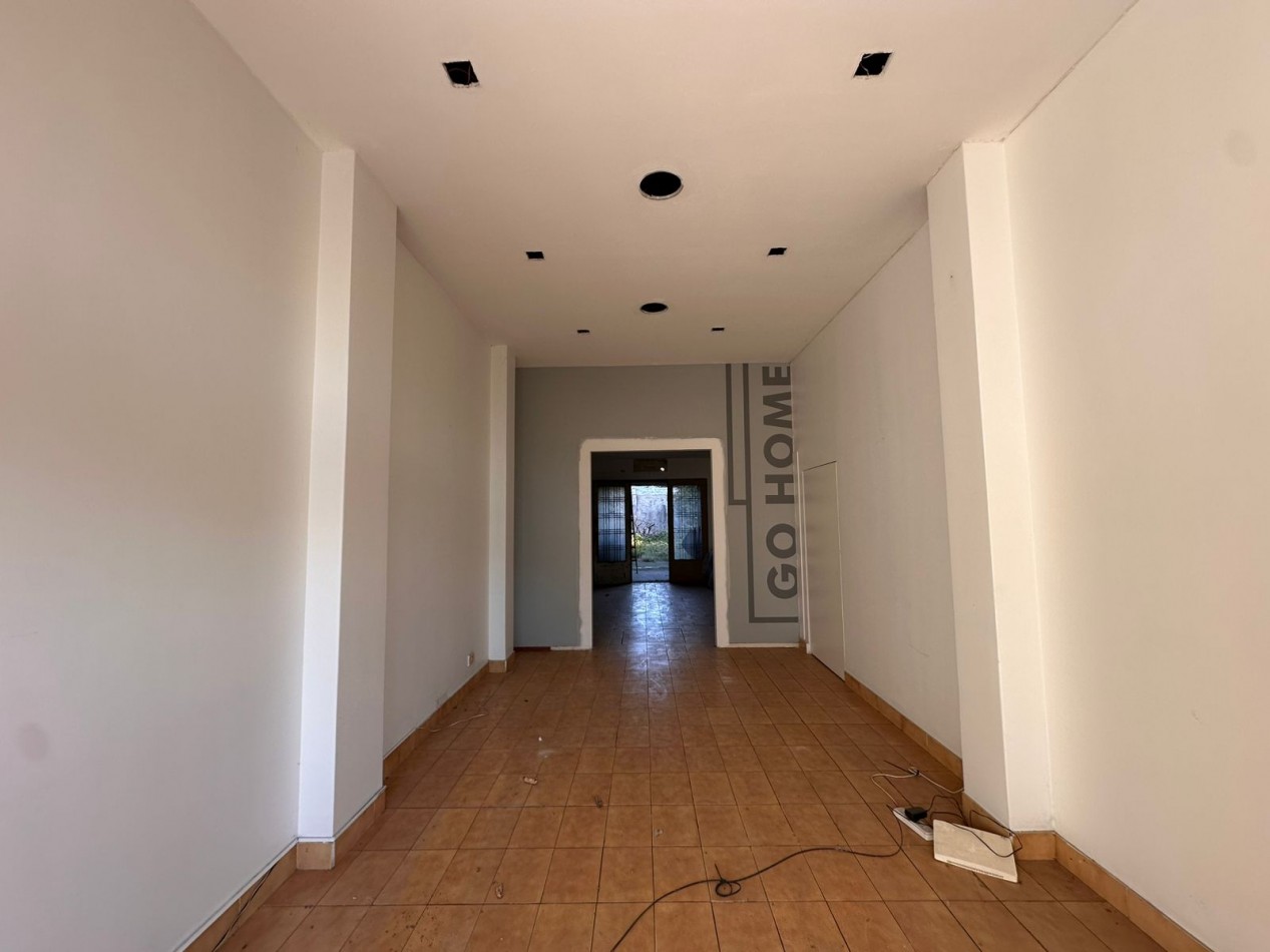 Oportunidad unica en Castelar Norte - Ideal vivienda con local comercial o inversion