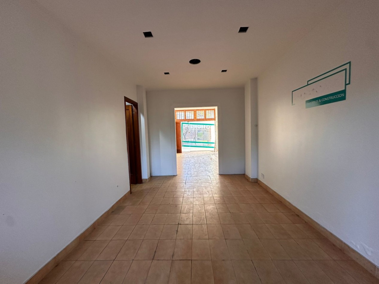 Oportunidad unica en Castelar Norte - Ideal vivienda con local comercial o inversion