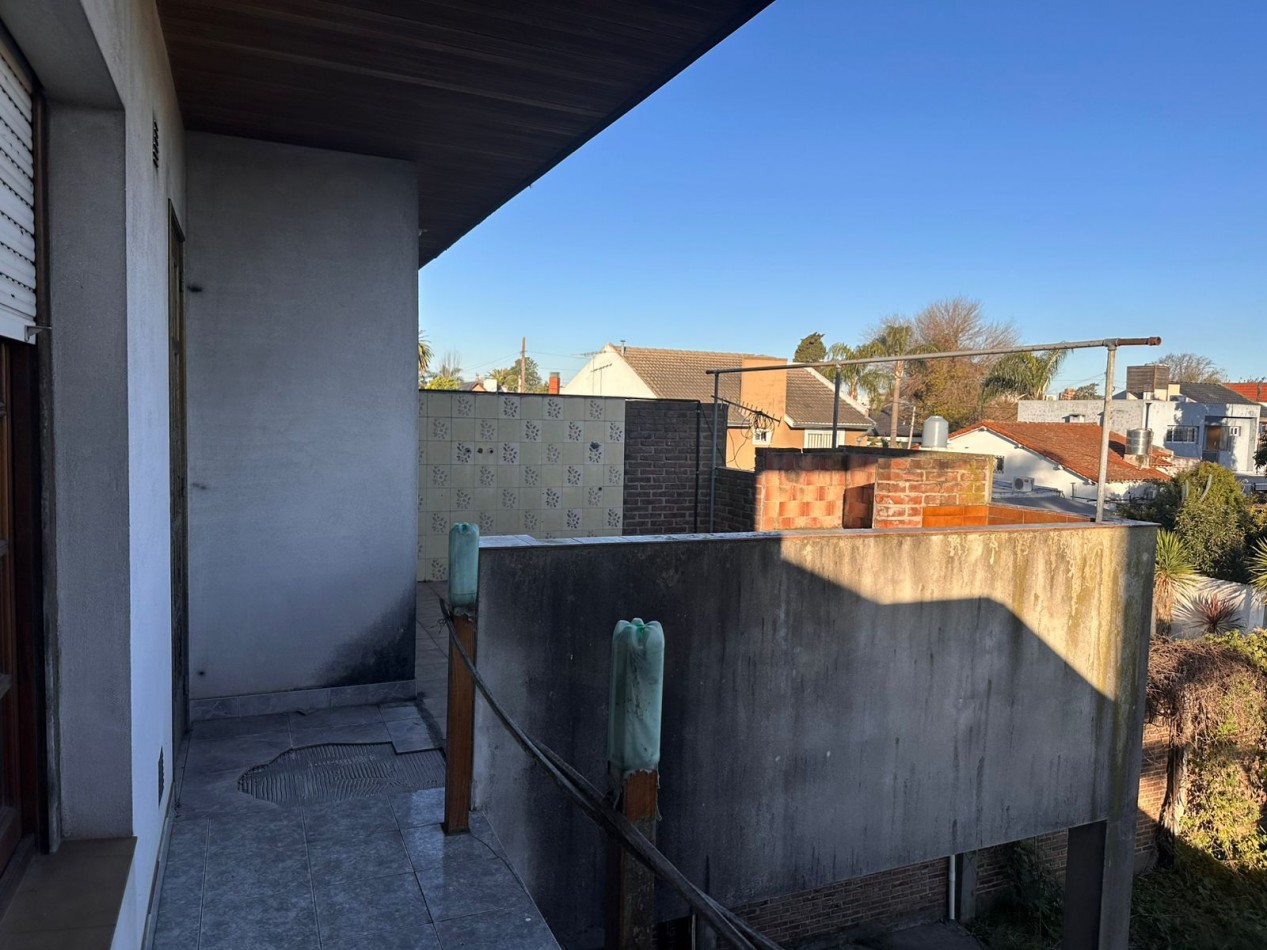 Oportunidad unica en Castelar Norte - Ideal vivienda con local comercial o inversion