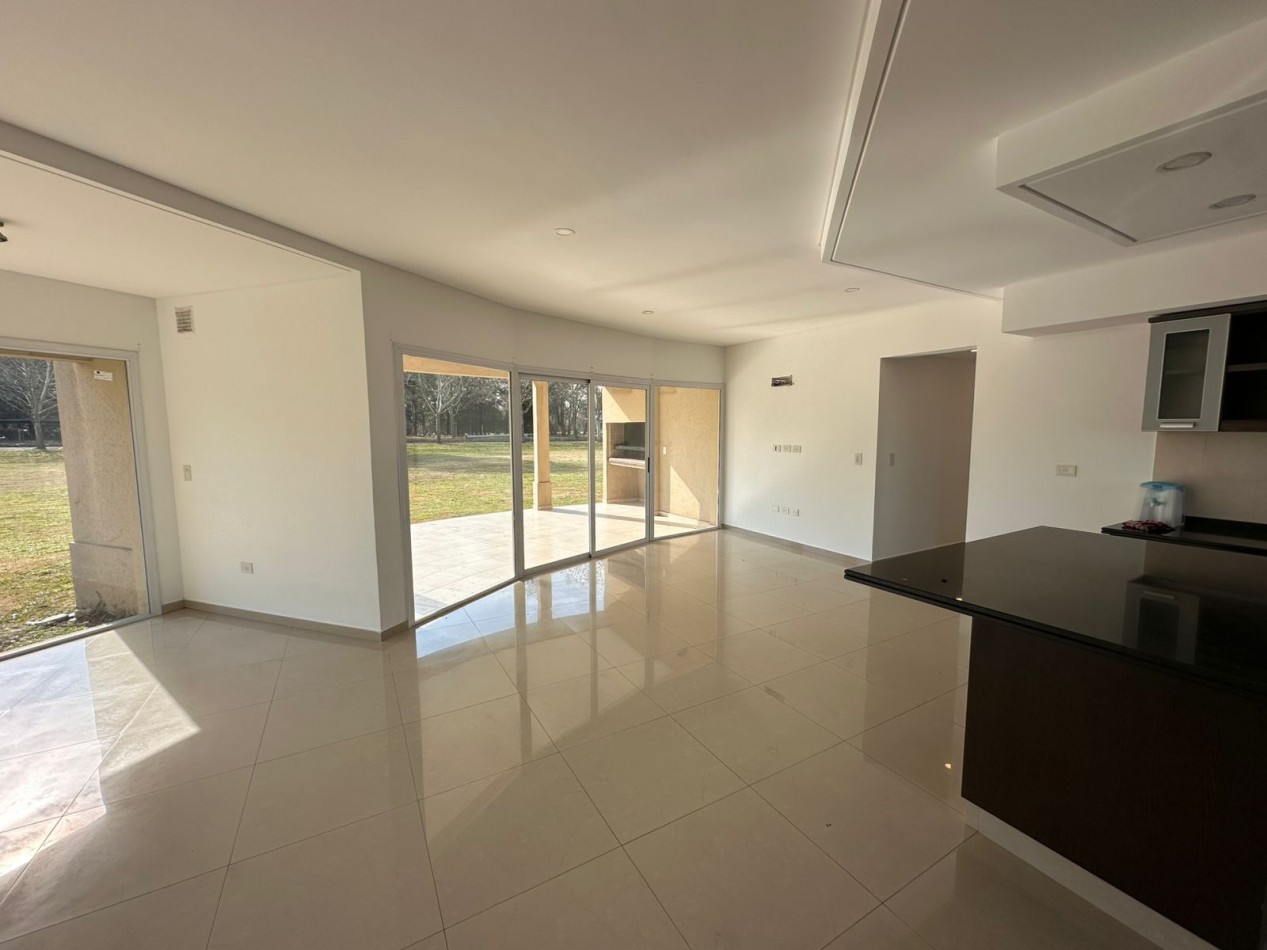 Casa de 4 Ambientes - El Nacional Club de Campo