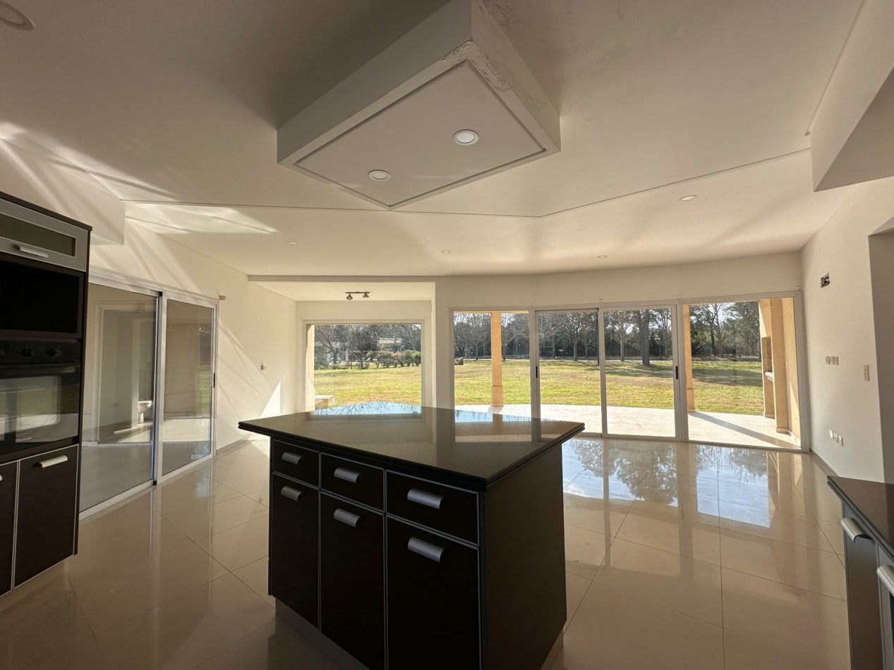 Casa de 4 Ambientes - El Nacional Club de Campo