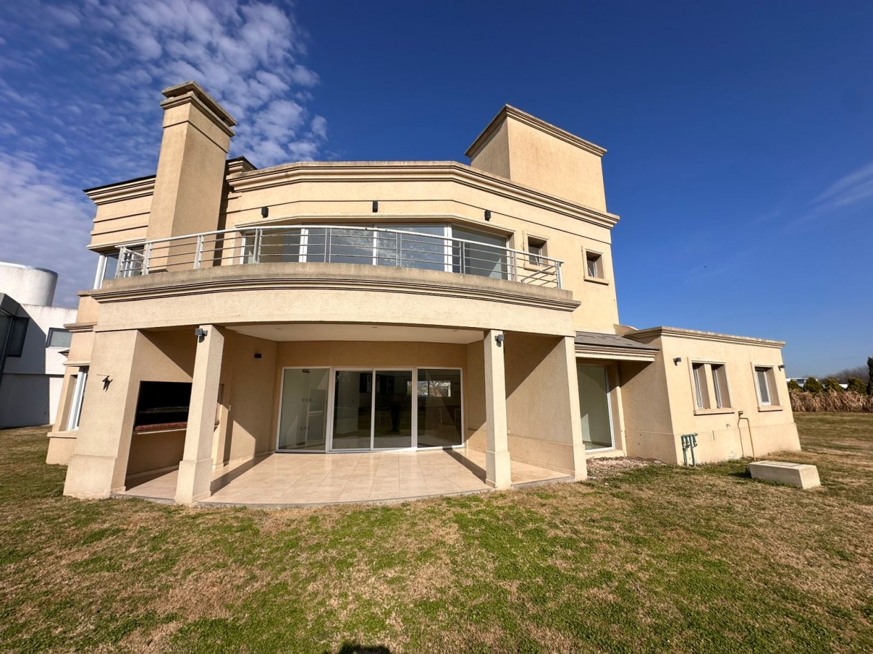 Casa de 4 Ambientes - El Nacional Club de Campo