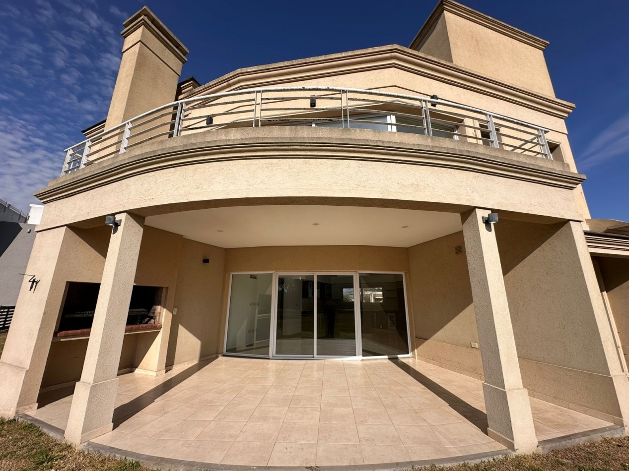 Casa de 4 Ambientes - El Nacional Club de Campo