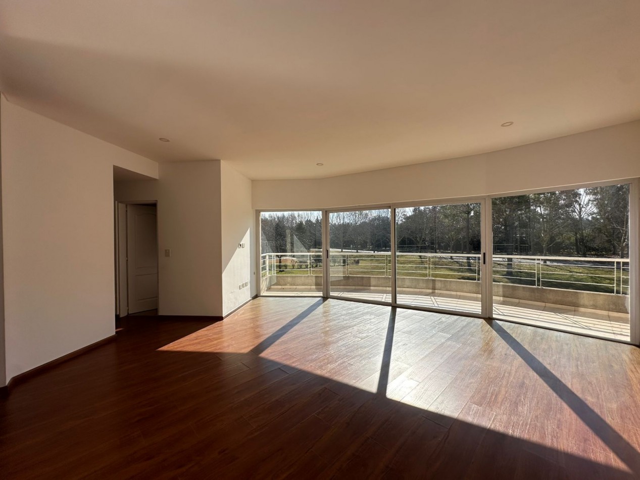 Casa de 4 Ambientes - El Nacional Club de Campo