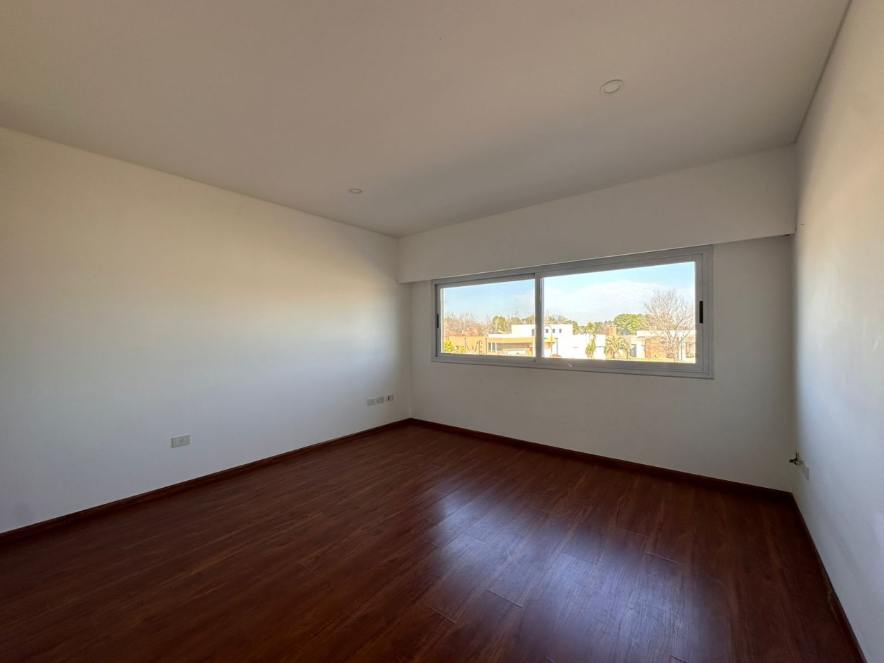 Casa de 4 Ambientes - El Nacional Club de Campo