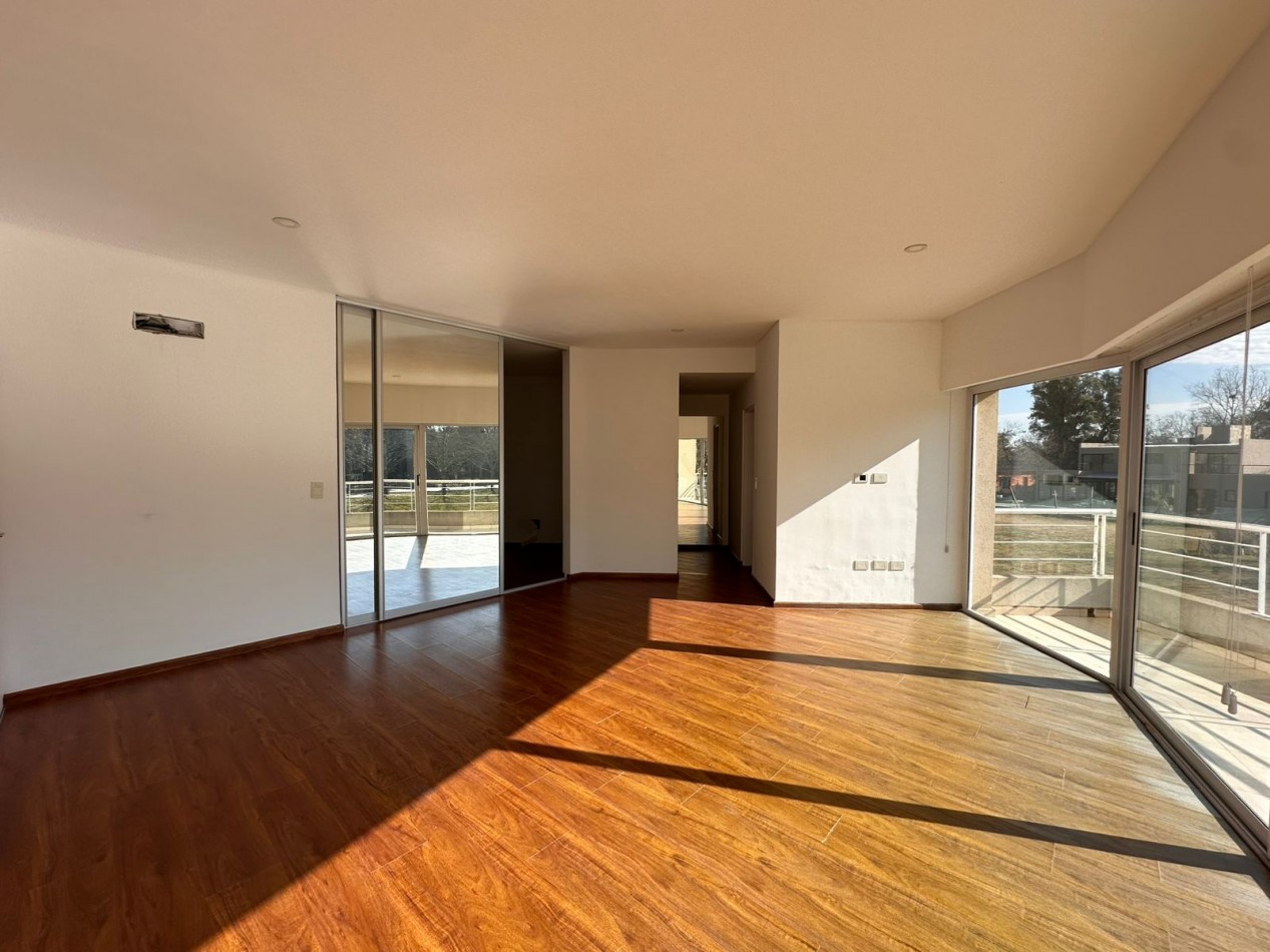 Casa de 4 Ambientes - El Nacional Club de Campo