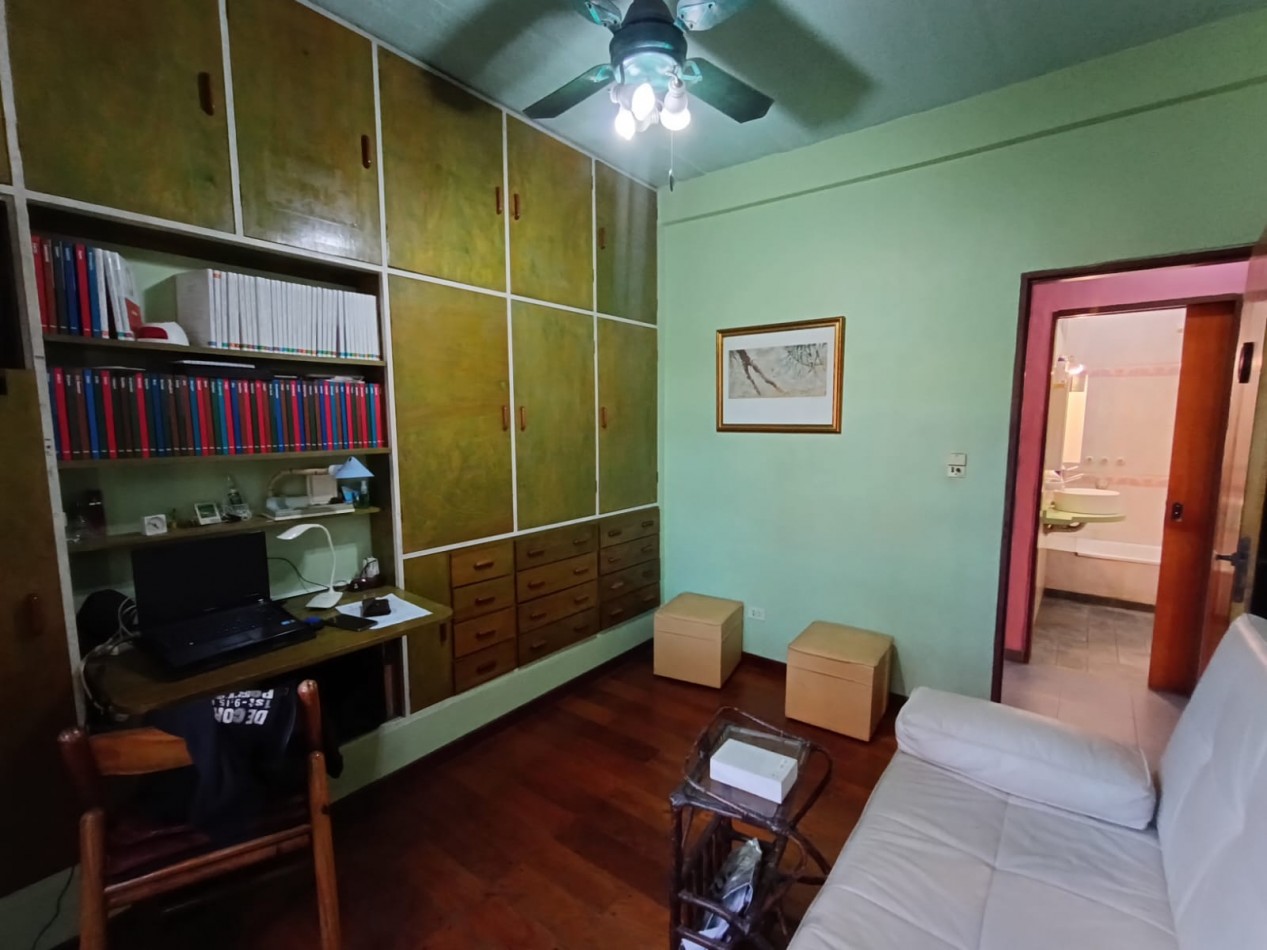 Venta casa 5 ambientes amplio parque