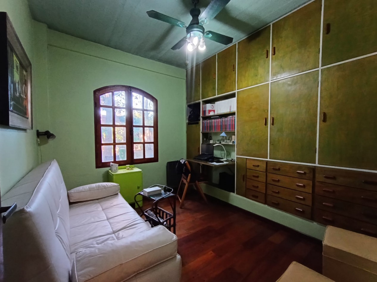 Venta casa 5 ambientes amplio parque