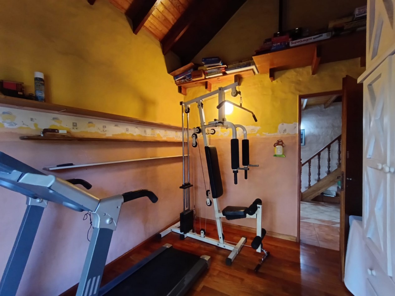 Venta casa 5 ambientes amplio parque