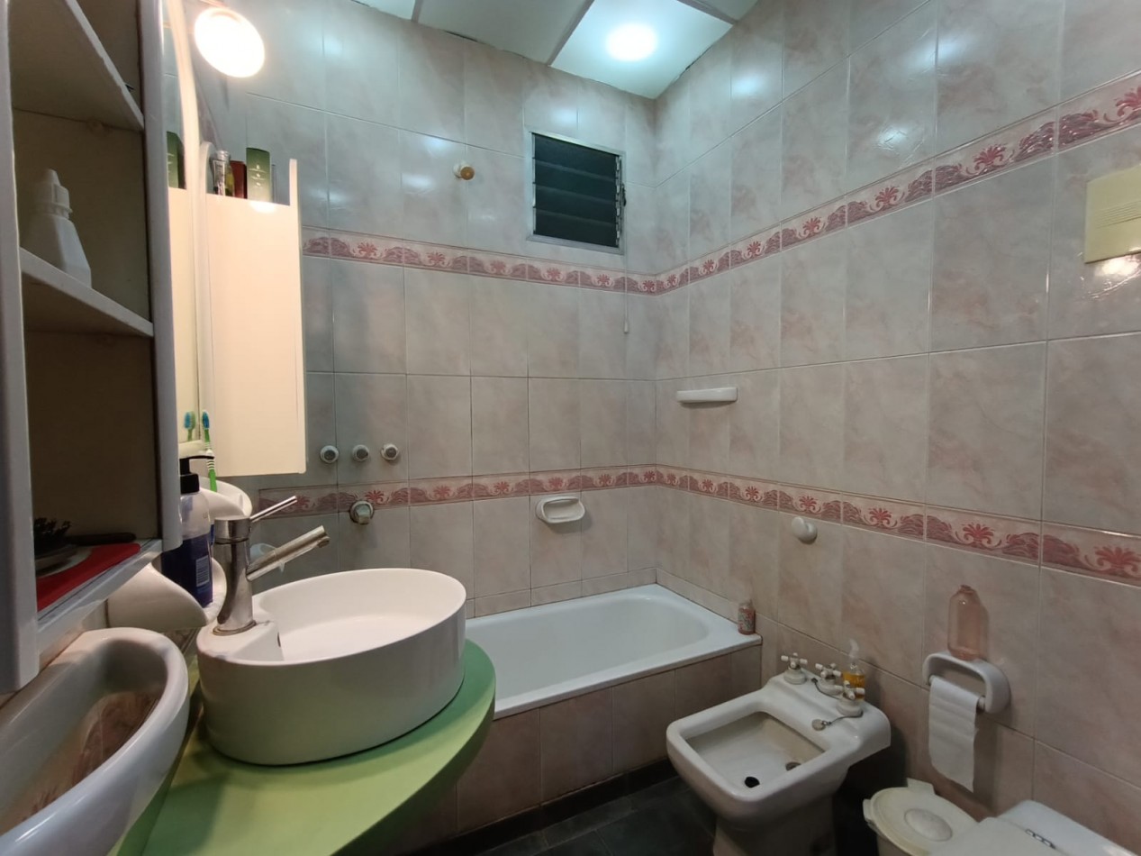 Venta casa 5 ambientes amplio parque