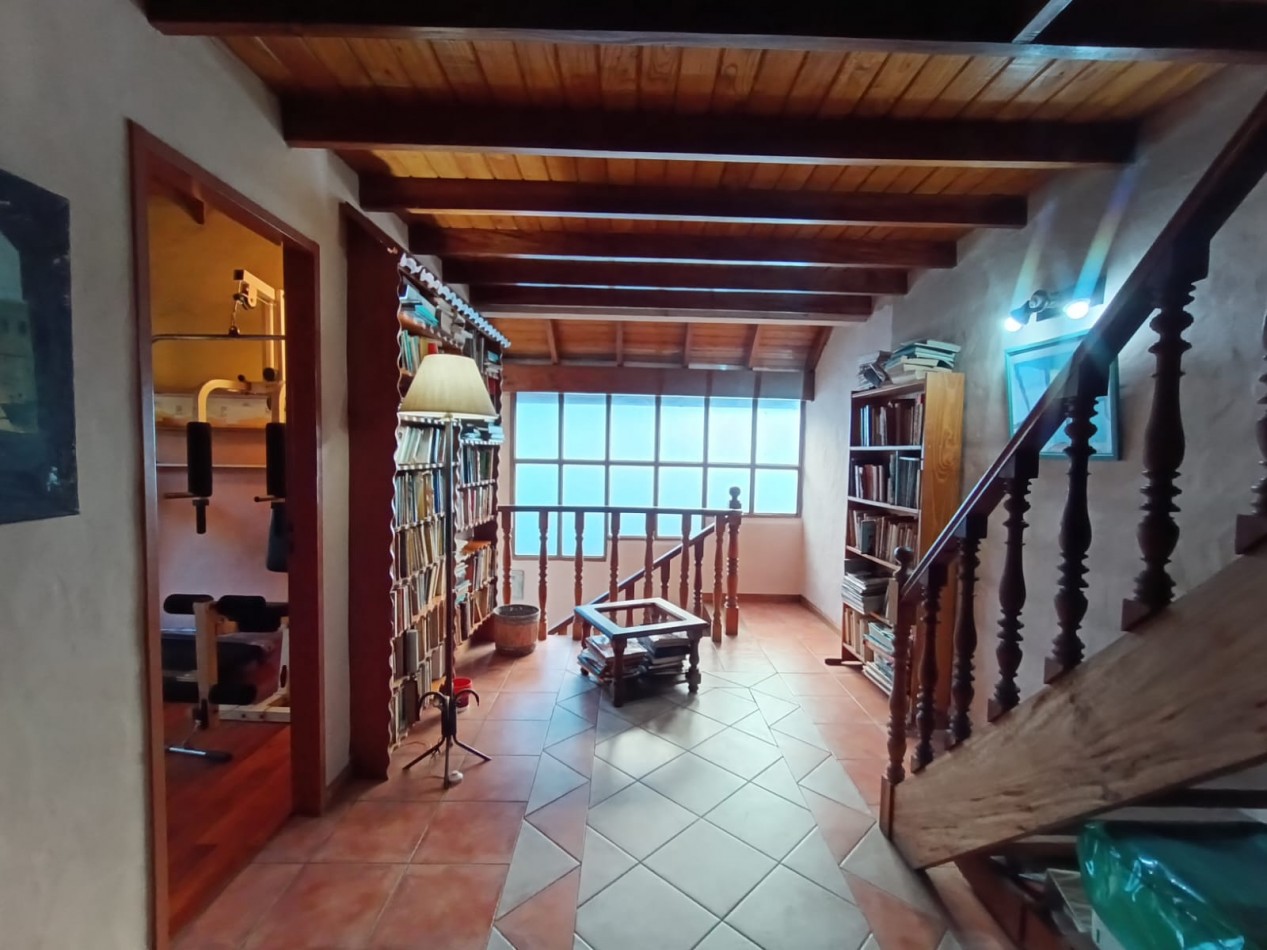 Venta casa 5 ambientes amplio parque