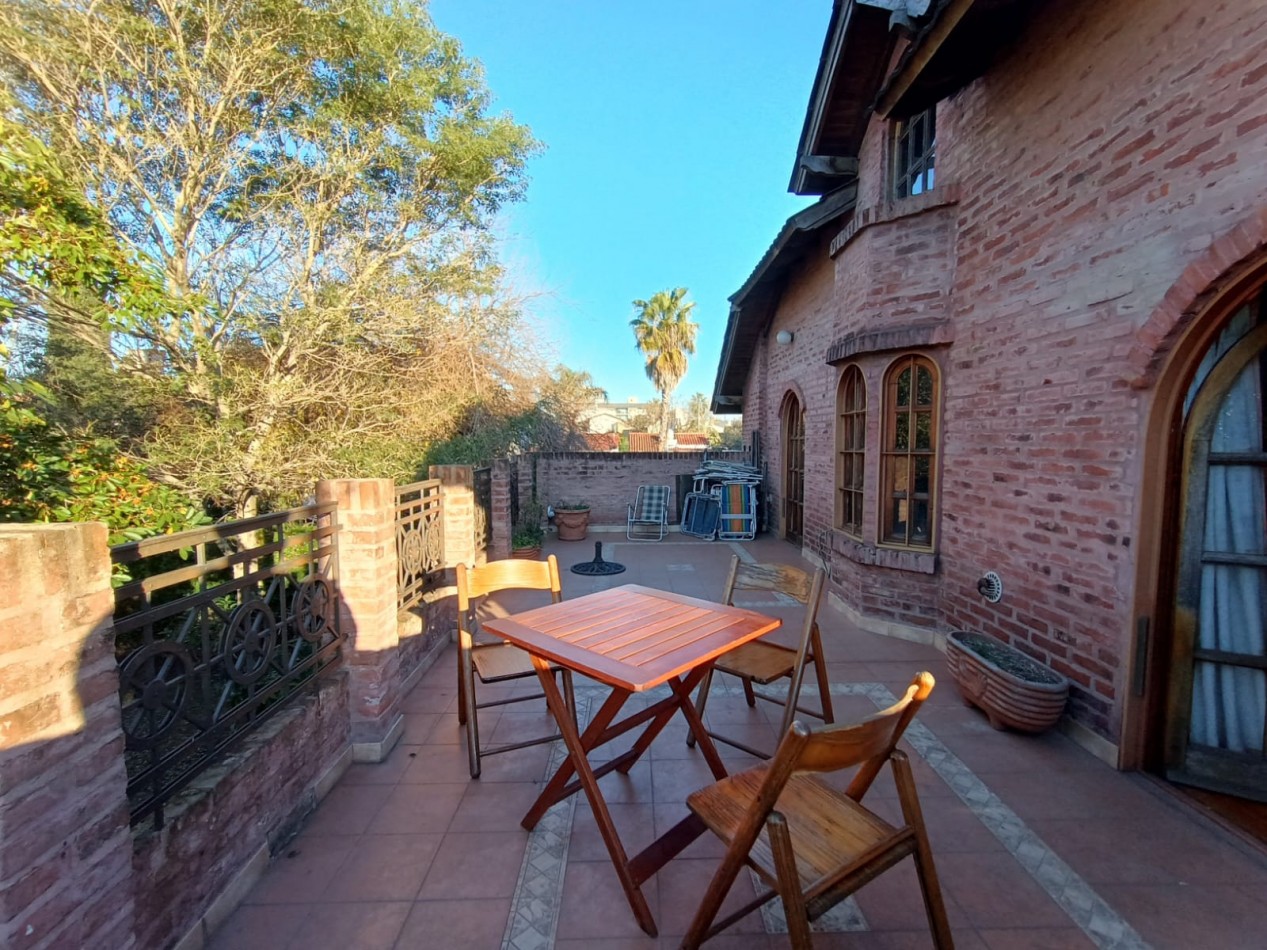 Venta casa 5 ambientes amplio parque